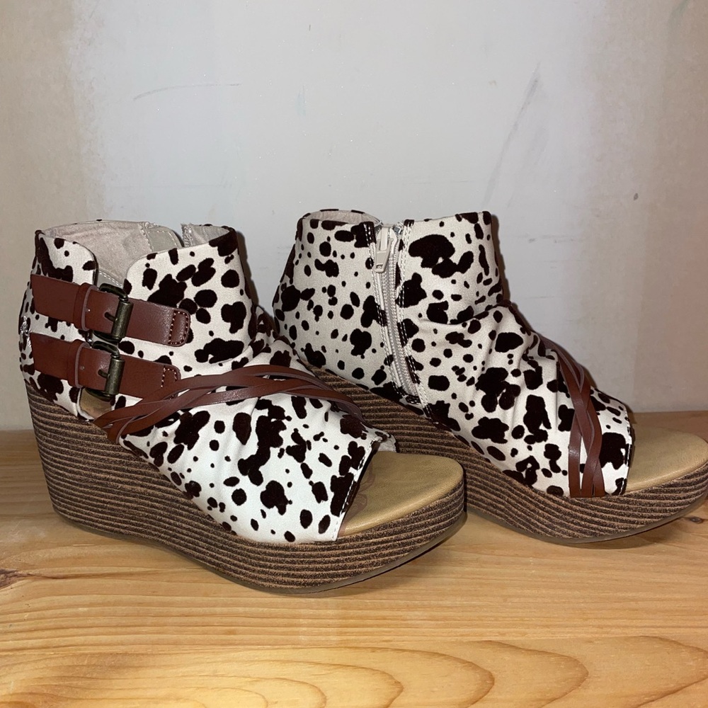 Stylish Brown and White Women's Wedge Sandals